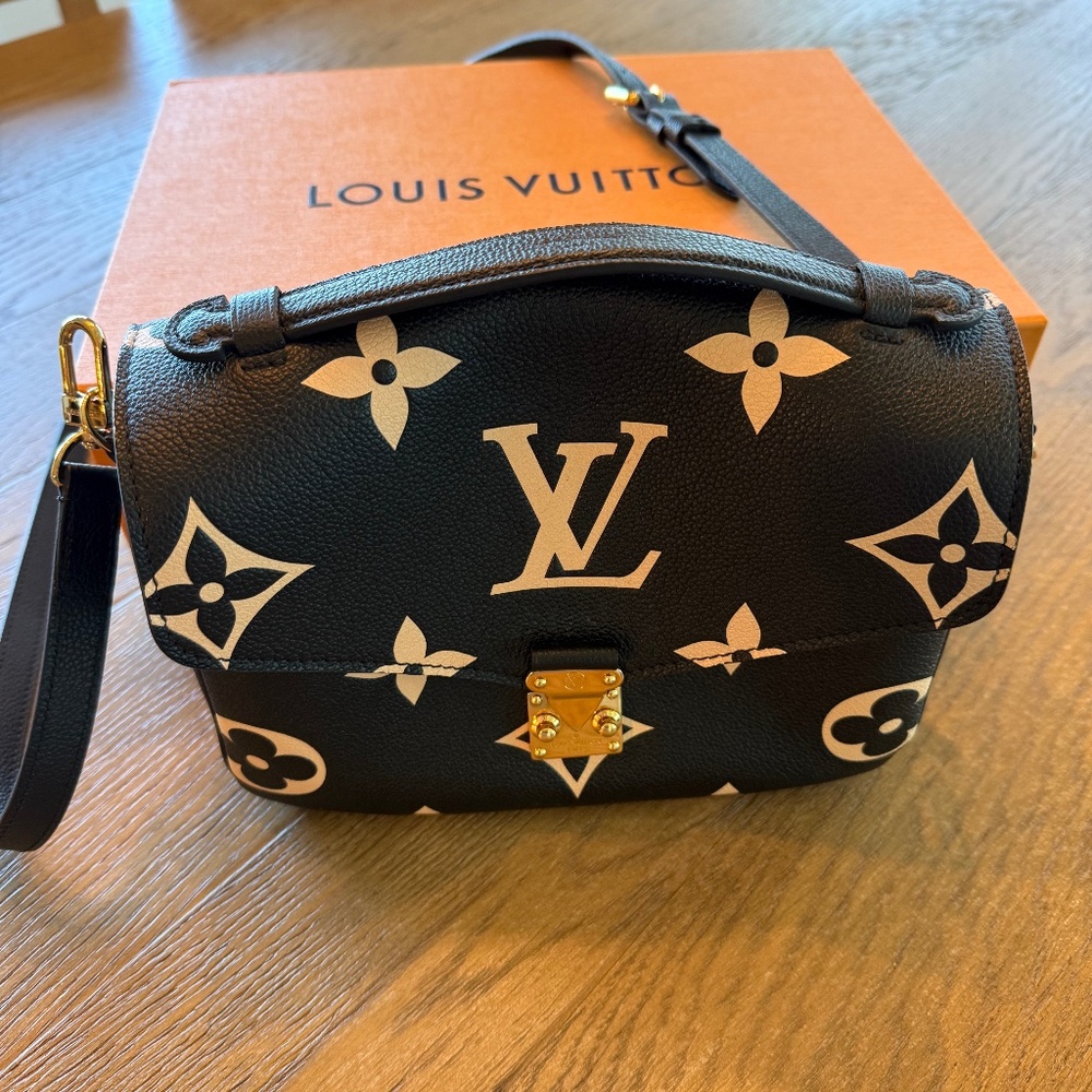 Louis Vuitton Empreinte Monogram Giant Pochette Metis Black Beige